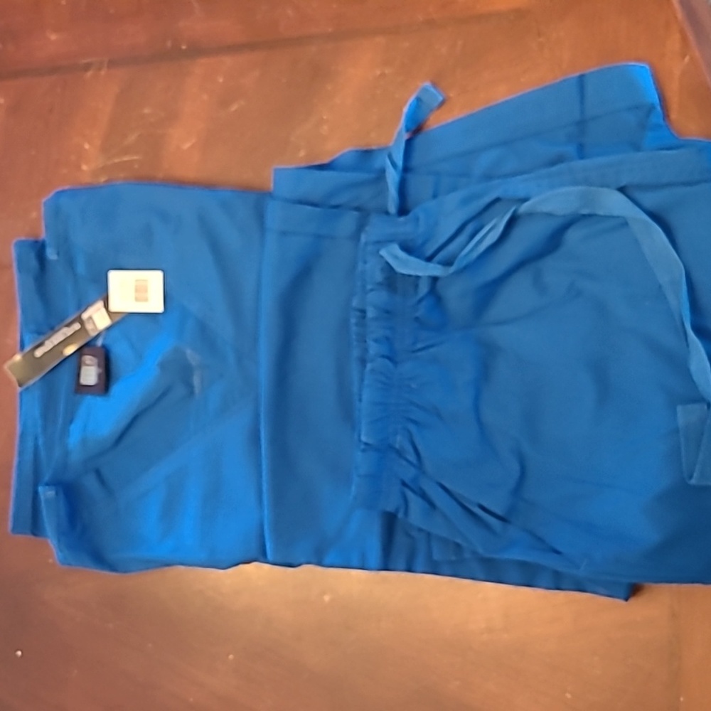 Scrub set